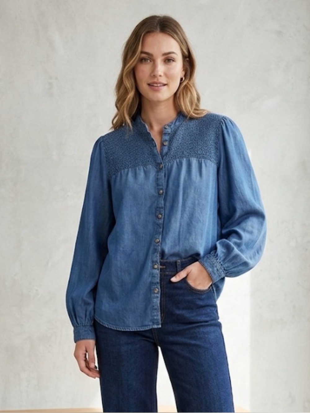 TIME and TRU Smocked Gathered Chest Blouse, Women’s L, Medium Wash Blue